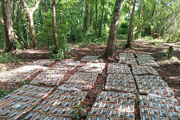 Fotografía cedida por el Ejército de Nicaragua que muestra 475 paquetes de cocaína incautados este viernes, en San Carlos (Nicaragua). EFE/ Ejército de Nicaragua

