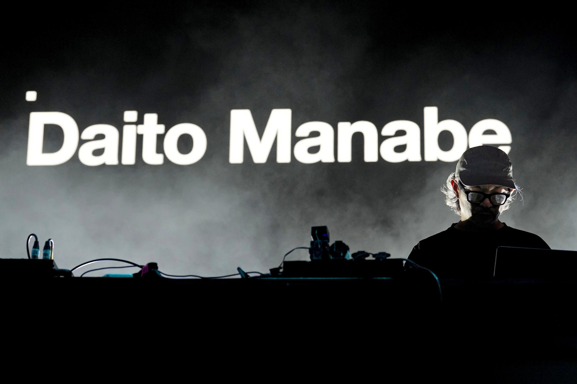 El artista japonés Daito Manabe durante su actuación en la segunda jornada del Sonar 2026 que se celebra este viernes en la fira gran via de Barcelona. EFE/Alejandro García.
