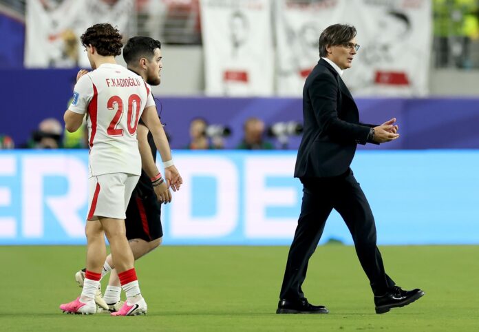 El italiano Vincenzo Montella, seleccionador de Turquía, durante el partido ante Paraguay del Mundial 2026. EFE/EPA/BENJAMIN FANJOY
