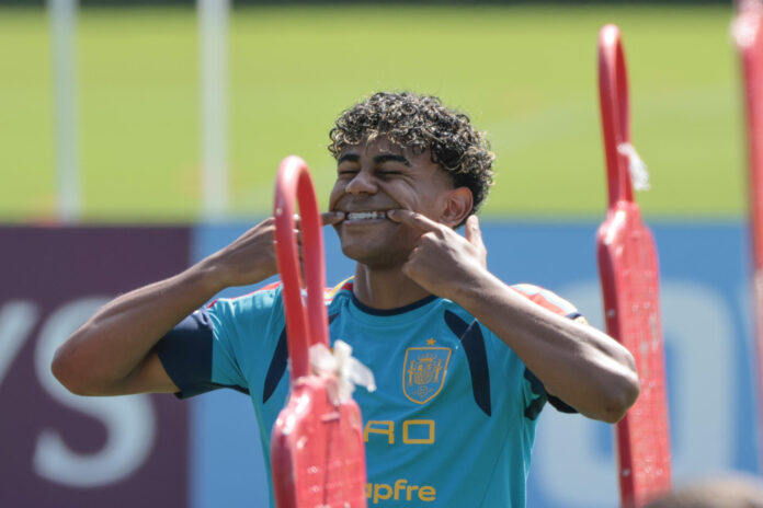 El delantero de la selección española Lamine Yamal participa en el entrenamiento del equipo este viernes en Chattanooga (Tennessee). EFE/Lavandeira jr
