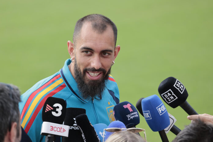 El delantero de la selección española Borja Iglesias atiende a los medios este sábado en Atlanta durante el entrenamiento del equipo, en la víspera del partido del Mundial 2026 que les enfrenta a Araba Saudí. EFE/Lavandeira Jr
