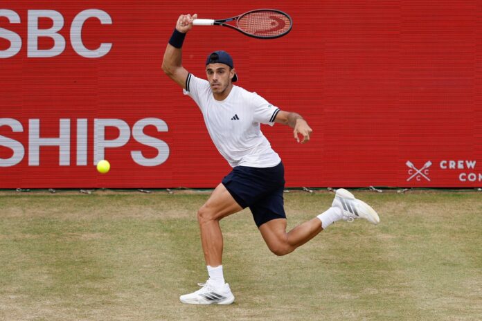 El argentino Francisco Cerúndolo en semifinales de Queen's, de categoría 500. EFE/EPA/DAVID CLIFF
