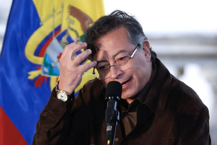 AMFotografía de archivo del presidente de Colombia, Gustavo Petro, hablando durante un acto público en Bogotá (Colombia). EFE/ Mauricio Dueñas Castañeda

