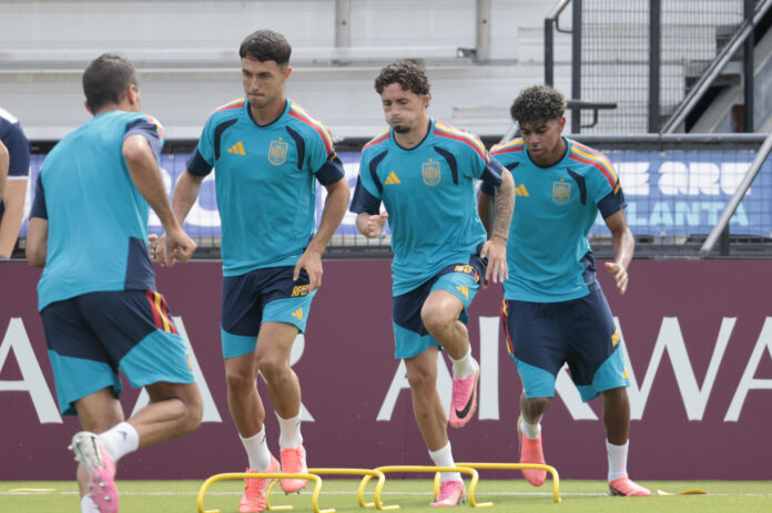 Los jugadores de la selección española este sábado en Atlanta durante el entrenamiento del equipo, en la víspera del partido del Mundial 2026 que les enfrenta a Araba Saudí. EFE/Lavandeira Jr
