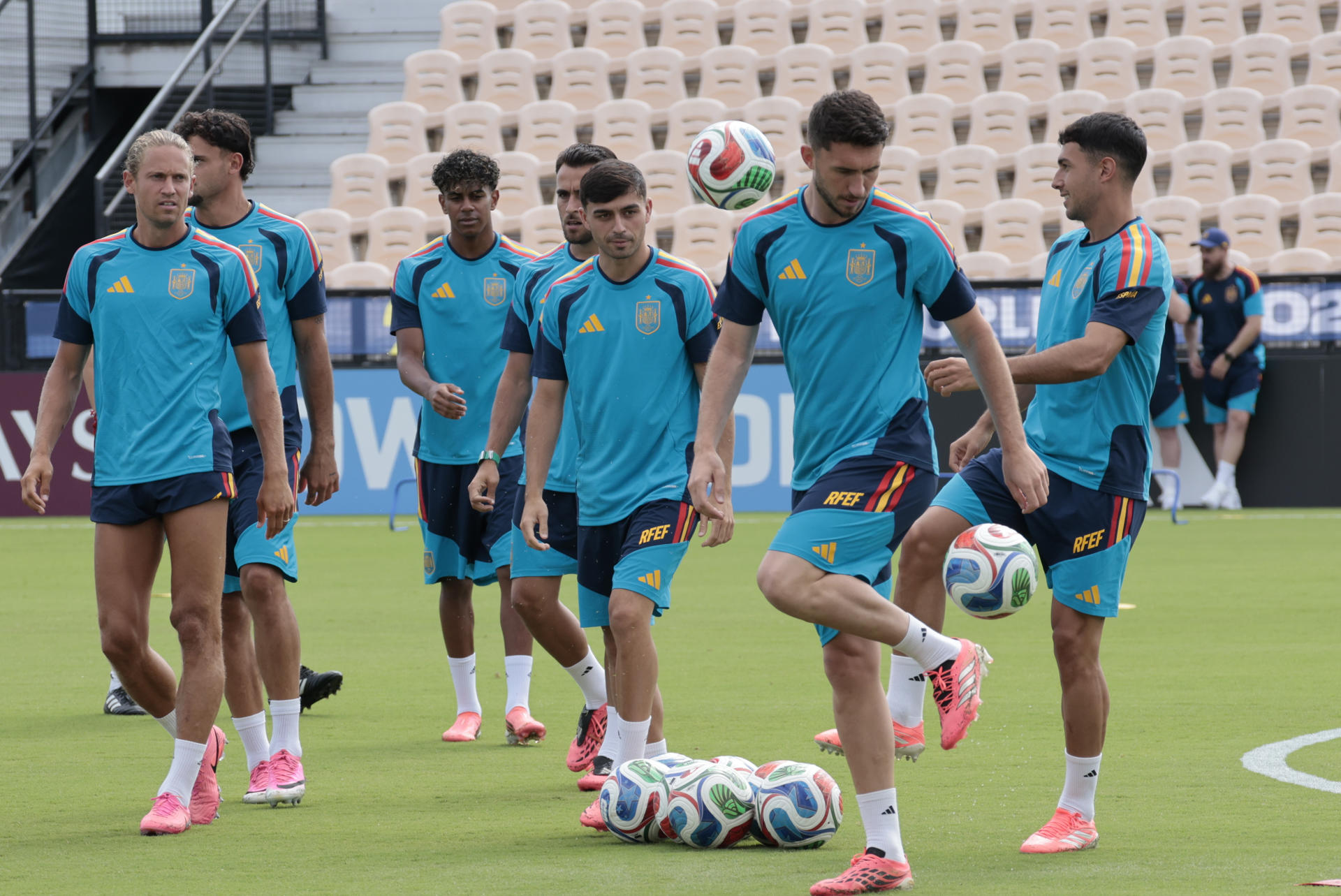 Los jugadores de la selección española este sábado en Atlanta durante el entrenamiento del equipo, en la víspera del partido del Mundial 2026 que les enfrenta a Araba Saudí. EFE/Lavandeira Jr