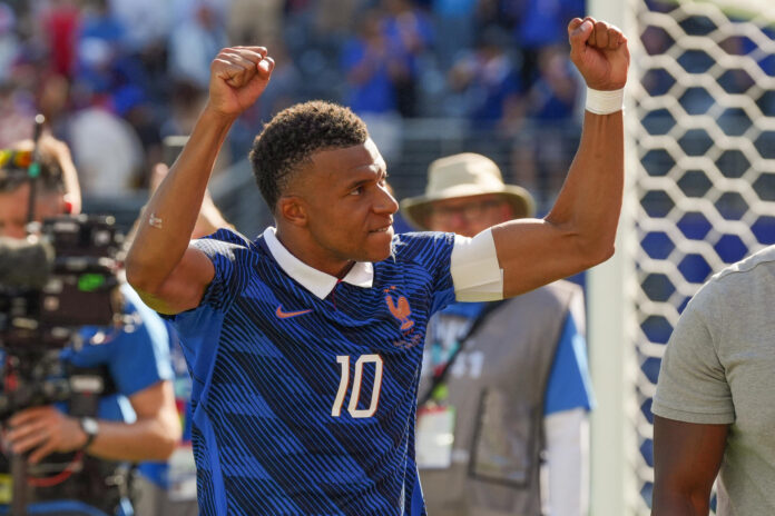 Kylian Mbappe celebra un a Senegal en el estadio MetLife de Nueva Jersey (Estados Unidos). EFE/ Ángel Colmenares
