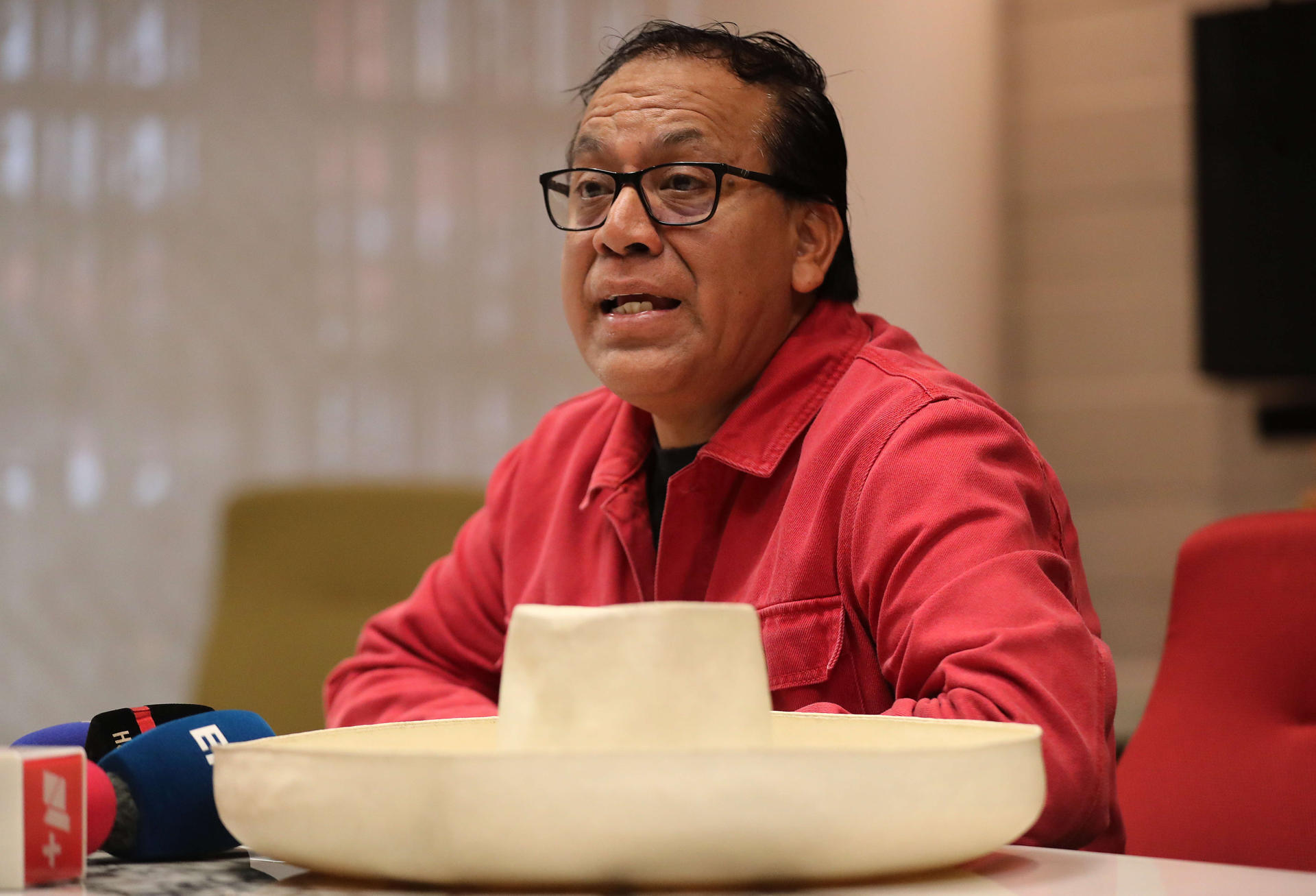 El candidato izquierdista Roberto Sánchez habla en una rueda de prensa este sábado, en Lima (Perú). EFE/ Paolo Aguilar
