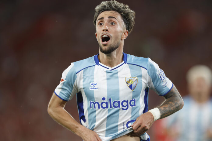 El centrocampista del Málaga, David Larrubia, tras conseguir el segundo gol de su equipo durante el encuentro de vuelta por el ascenso a primera división que disputaron Almeria y Málaga en el UD Almeria Stadium. EFE / Jorge Zapata.
