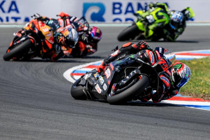 El piloto italiano Marco Bezzecchi, durante la carrera esprint disputada este sábado en Brno, dentro del Gran Premio de la República Checa de MotoGP. EFE/ MARTIN DIVISEK

