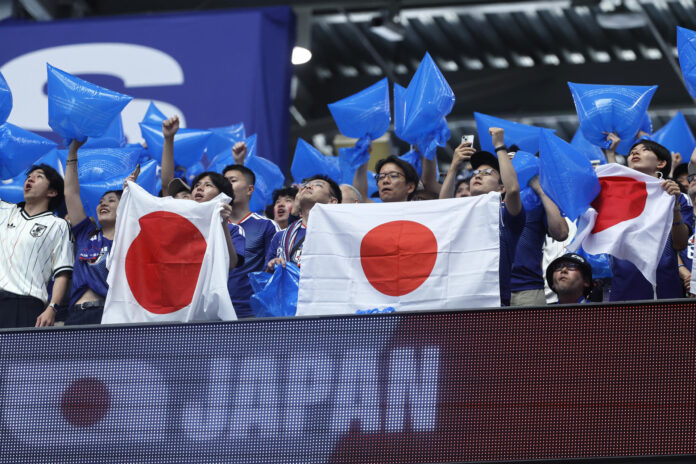 Aficionados de Japón animan el pasado 14 de junio, en un partido del grupo F del Mundial de la FIFA 2026 entre Países Bajos y Japón en el estadio AT&T en Arlington (Estados Unidos). EFE/ Sebastián Mariscal
