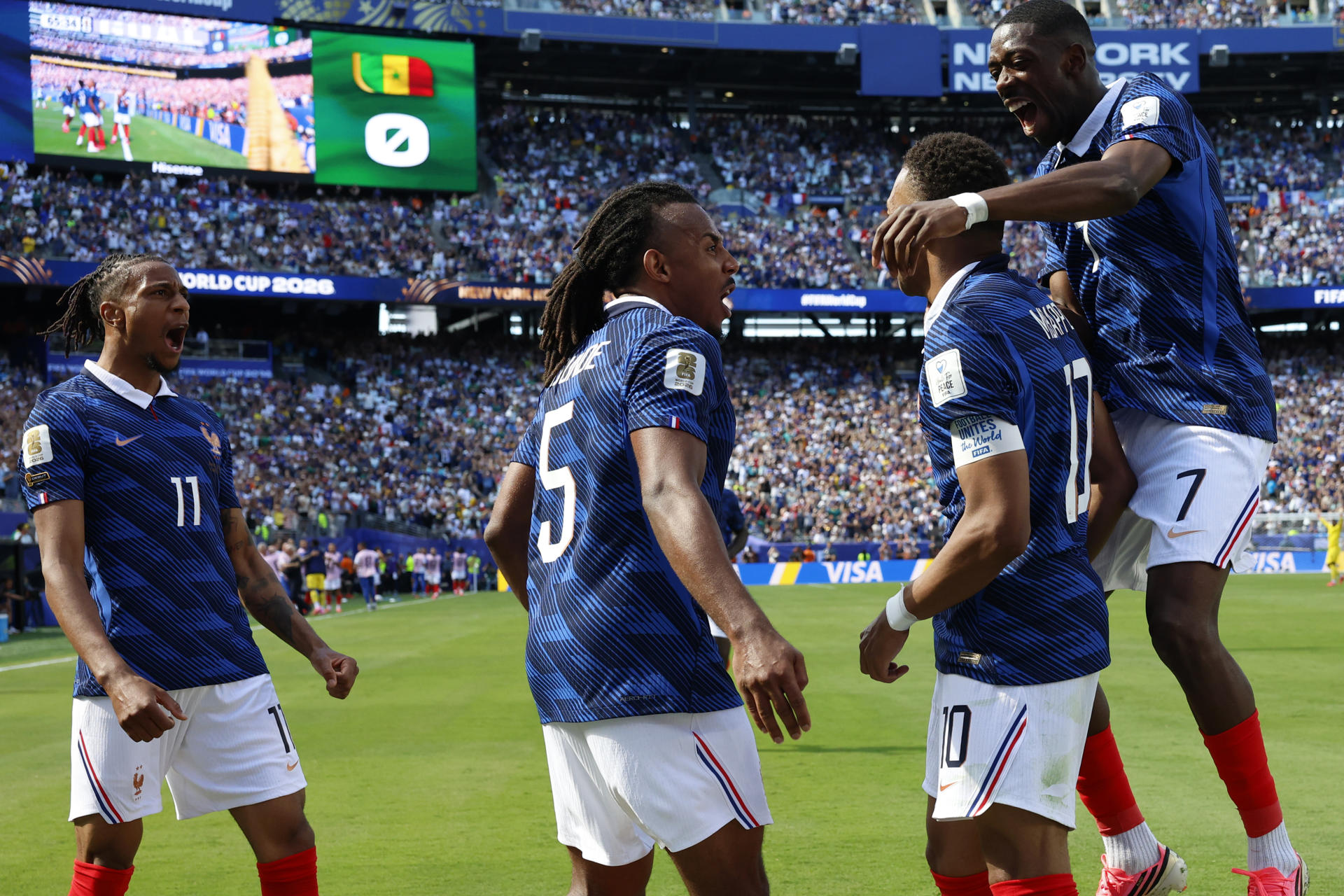 Kylian Mbappe (2-d) junto a Ousmane Dembele (d) Jules Kounde (c) y Michael Olise de Francia celebran un gol ante Senegal en el Mundial 2026. EFE/Sebastiao Moreira

