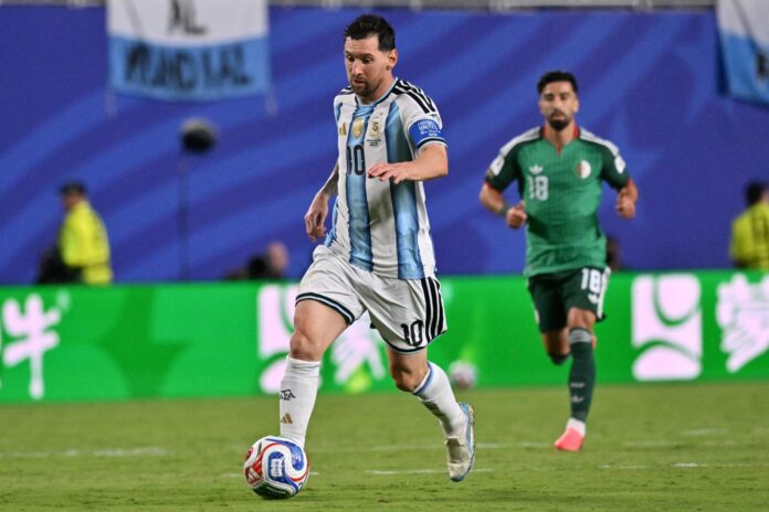 Fotografía del 17 de junio de 2026 en la que se observa a Lionel Messi, de Argentina, en acción durante el partido de la fase de grupos de la Copa Mundial de la FIFA 2026 entre Argentina y Argelia, en Kansas City, Missouri (EE.UU.). EFE/EPA/AMY KONTRAS
