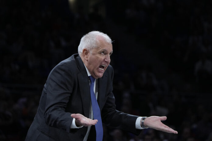 Fotografía de archivo del 17 de octubre de 2025, en la que puede verse al entrenador serbio Zeljko Obradovic, entonces al frente del Partizan de Belgrado. EFE/ ADRIAN RUIZ HIERRO
