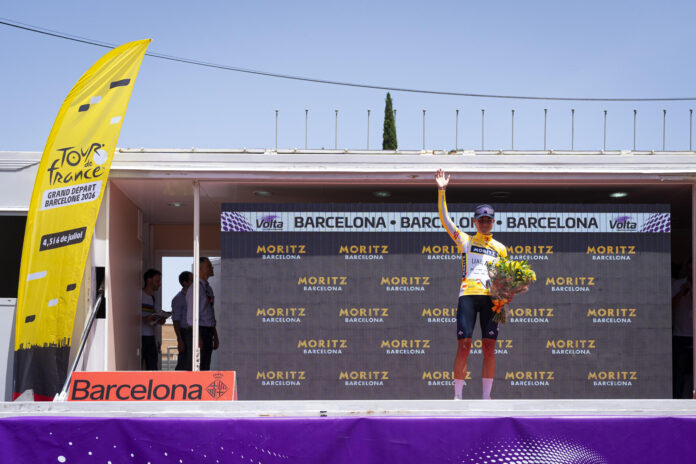 La ciclista española del equipo UAE Paula Blasi gana la tercera edición de la Volta Ciclista a Catalunya femenina, de 111 kilómetros con inicio en Mataró y final en Barcelona. EFE/ Siu Wu

