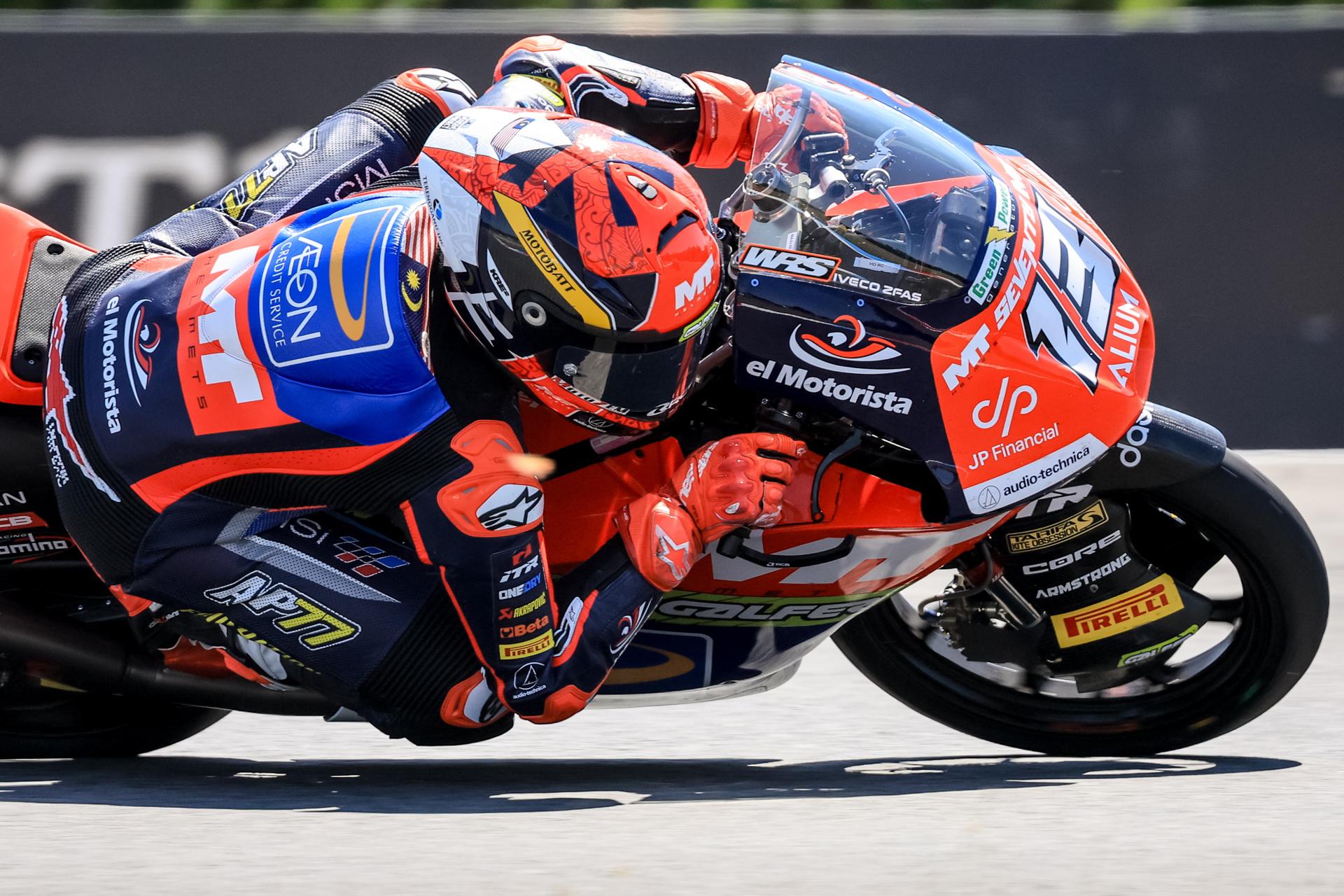 El piloto malasio Hakim Danish, durante la prueba de Moto3 del Gran Premio de República Checa, disputado este domingo en Brno. EFE/ MARTIN DIVISEK
