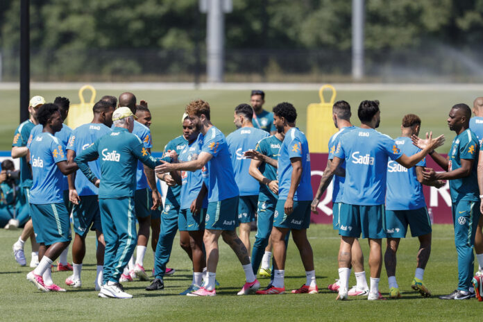 Los jugadores de Brasil durante un entrenamiento en el centro de entrenamiento Columbia Park este domingo, en Morristown, New Jersey (EE.UU.). EFE/ SEBASTIÃO MOREIRA
