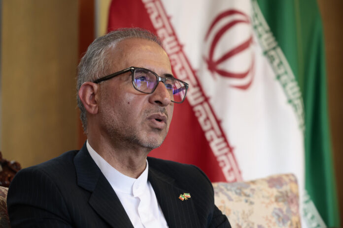 El embajador de Irán en México, Abolfazl Pasandideh, habla durante una entrevista con EFE este sábado, en la Ciudad de México (México). EFE/José Méndez

