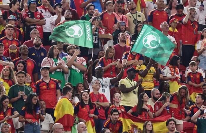 Aficonados en la grada durante el partido del Mundial 2026 entre España y Arabia Saudí, este domingo en Atlanta. EFE/EPA/RONALD WITTEK
