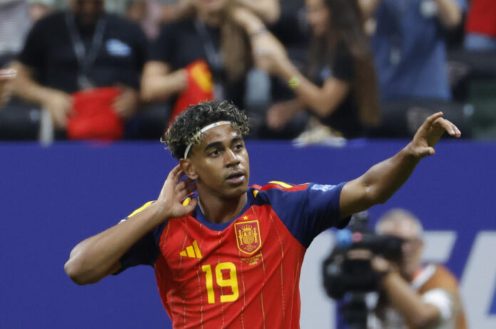 El delantero de la selección española Lamine Yamal celebra el primer gol del partido del Mundial 2026 entre España y Arabia Saudí, este domingo en Atlanta. EFE/Lavandeira Jr
