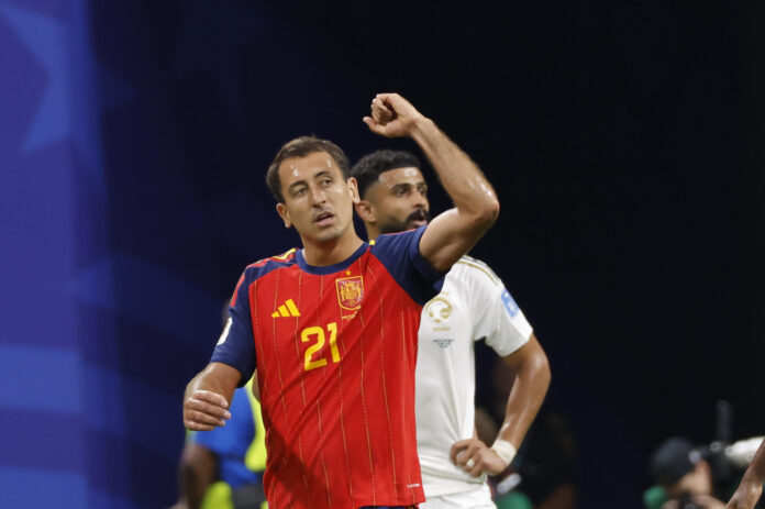 El delantero de la selección española Mikel Oyarzábal (i) celebra tras marcar el segundo gol del partido del Mundial 2026 entre España y Arabia Saudí, este domingo en Atlanta. EFE/Lavandeira Jr

