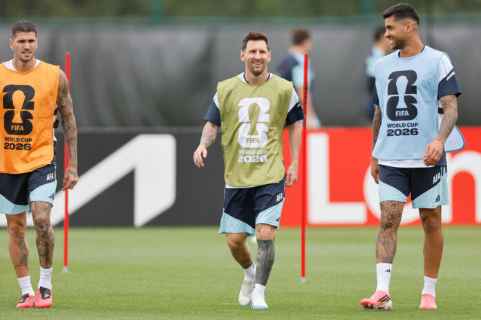 El delantero de la selección argentina de fútbol Leo Messi, durante un entrenamiento celebrado este domingo en el Sporting KC Training Centre de Kansas City. EFE/Juan Ignacio Roncoroni
