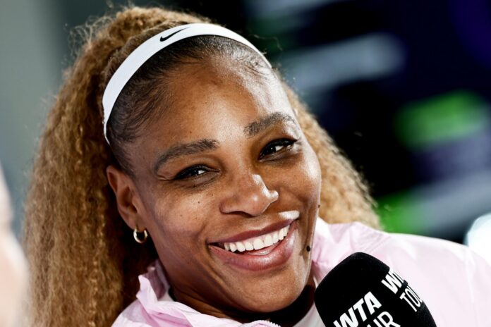 La estadounidense Serena Williams atiende a los medios en una conferencia de prensa durante el Open de Berlin WTA 500 en el estadio Steffi Graf en Berlin, Alemania. EFE/FILIP SINGER
