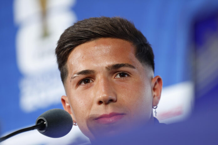Enzo Fernández de Argentina, en rueda de prensa previa al próximo partido del Mundial 2026 con Austria, este domingo en el estadio de Dallas, Texas (Estados Unidos). EFE/Sebastián Mariscal

