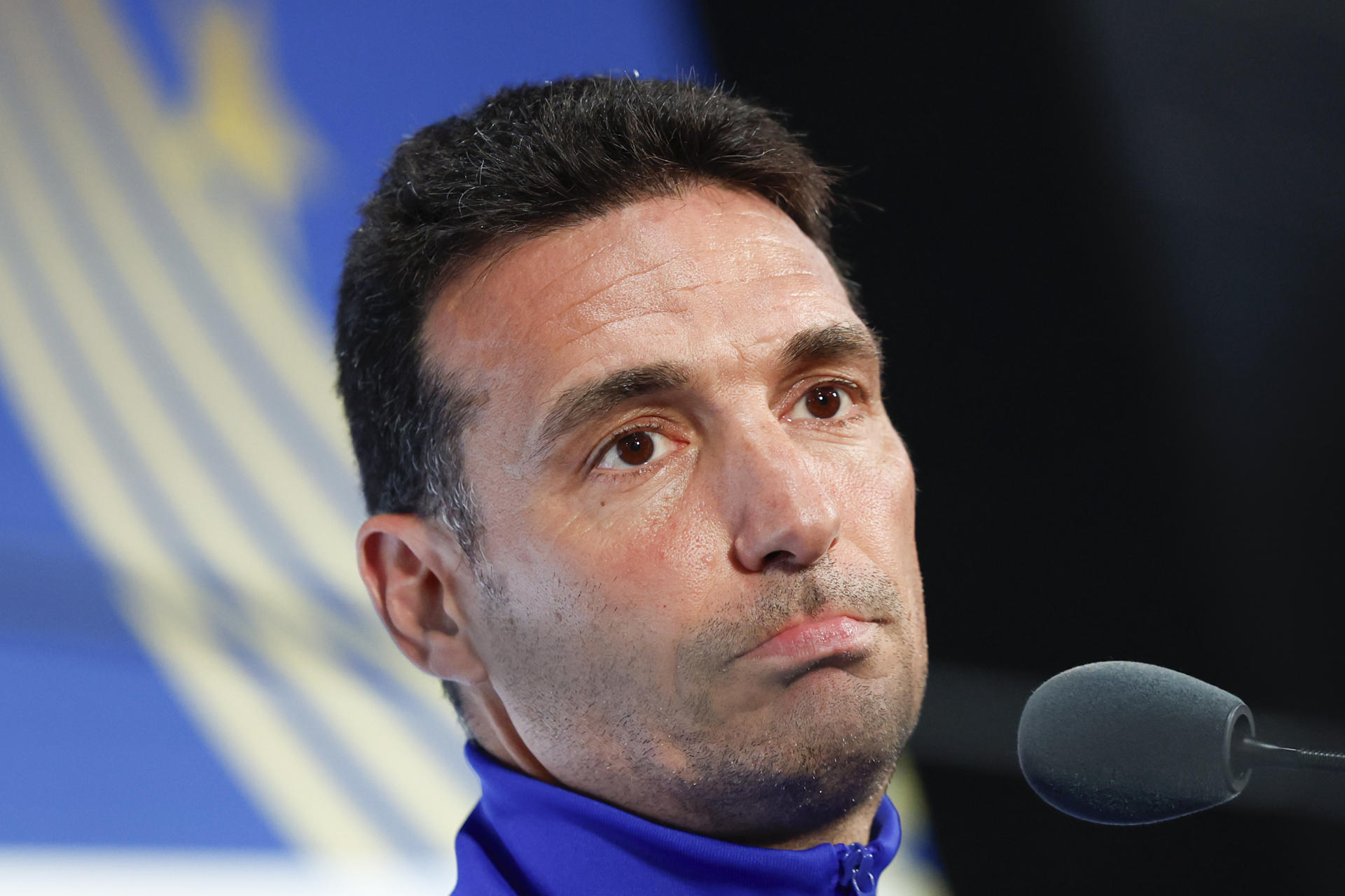 El seleccionador de Argentina, Lionel Scaloni, reacciona en una rueda de prensa previo al próximo partido del Mundial de la FIFA 2026 contra Austria, en el estadio de Dallas, Texas (Estados Unidos). EFE/ Sebastián Mariscal
