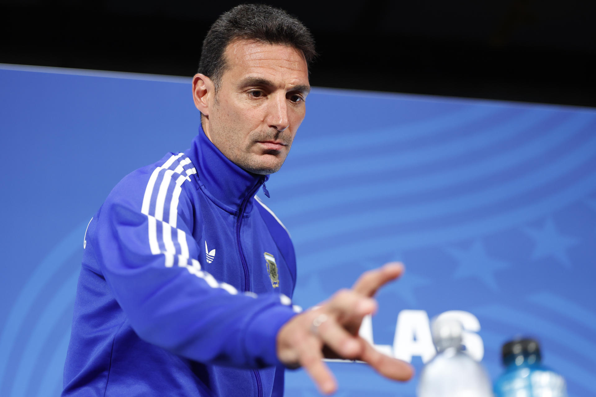 El seleccionador de Argentina, Lionel Scaloni, asiste a una rueda de prensa previo al próximo partido del Mundial de la FIFA 2026 contra Austria, en el estadio de Dallas, Texas (Estados Unidos). EFE/ Sebastián Mariscal
