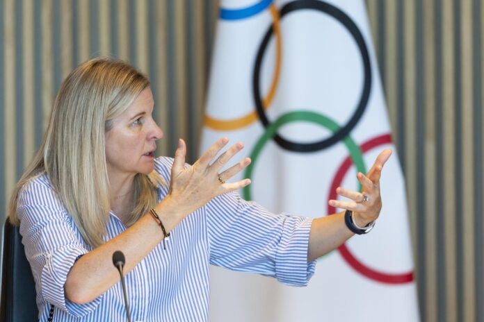 La presidenta del Comité Olímpico Internacional (COI), Kirsty Coventry, durante una reunión del Comité Ejecutivo este lunes en Lausana (Suiza). EFE/ CYRIL ZINGARO
