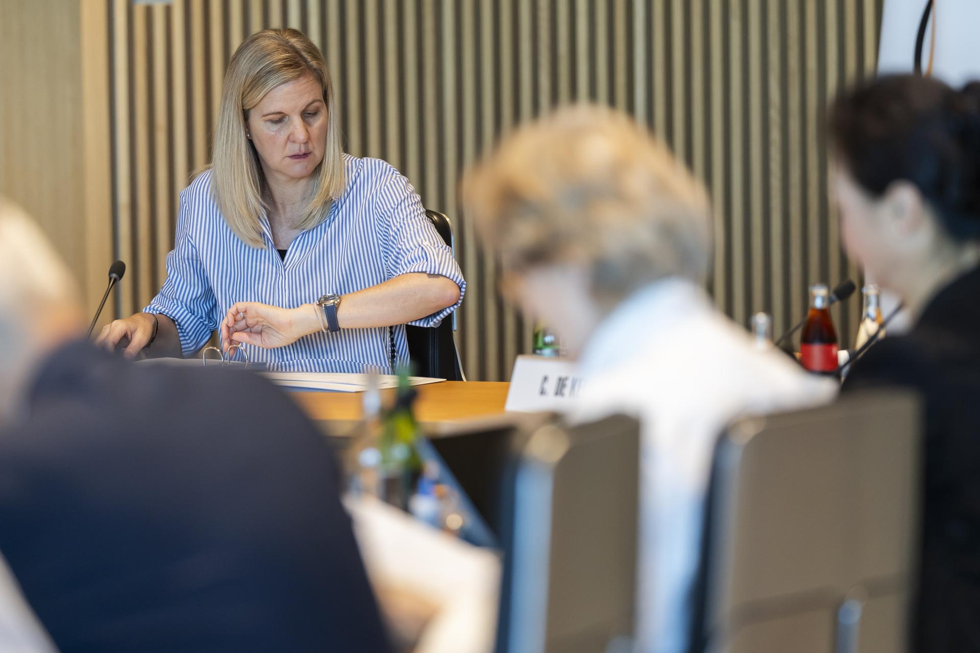 La presidenta del Comité Olímpico Internacional (COI), Kirsty Coventry, durante una reunión del Comité Ejecutivo este lunes en Lausana (Suiza). EFE/ CYRIL ZINGARO
