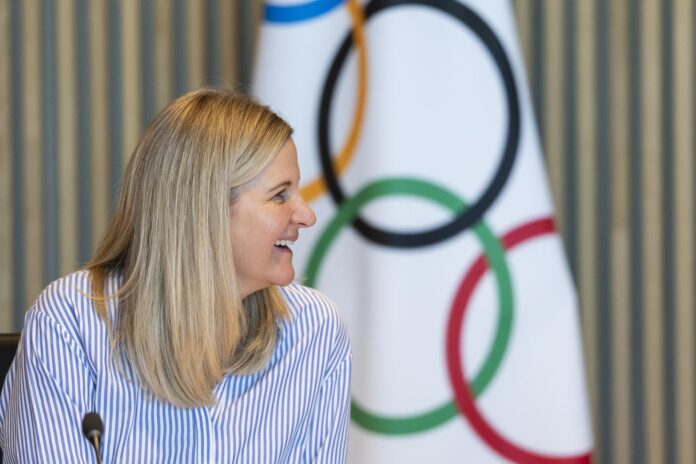 La presidenta del Comité Olimpico Internacional (COI), Kirsty Coventry, este lunes, durante una reunión en la sede del organismo en Lausana (Suiza). EFE/CYRIL ZINGARO
