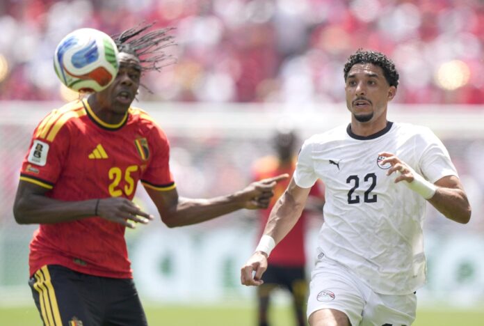 El internacional belga Nathan Ngoy (i), durante el partido que su selección jugó contra la de Egipto el pasado 14 de junio en el Mundial de Estados Unidos, México y Canadá. EFE/STEPHEN BRASHEAR
