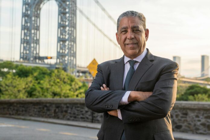 Fotografía cedida por la campaña electoral del congresista demócrata por Nueva York Adriano Espaillat que aspira conservar el escaño que ocupa desde 2017. EFE/ Espaillat For Congress /SOLO USO EDITORIAL/NO VENTAS/ SOLO DISPONIBLE PARA ILUSTRAR LA NOTICIA QUE ACOMPAÑA (CRÉDITO OBLIGATORIO)
