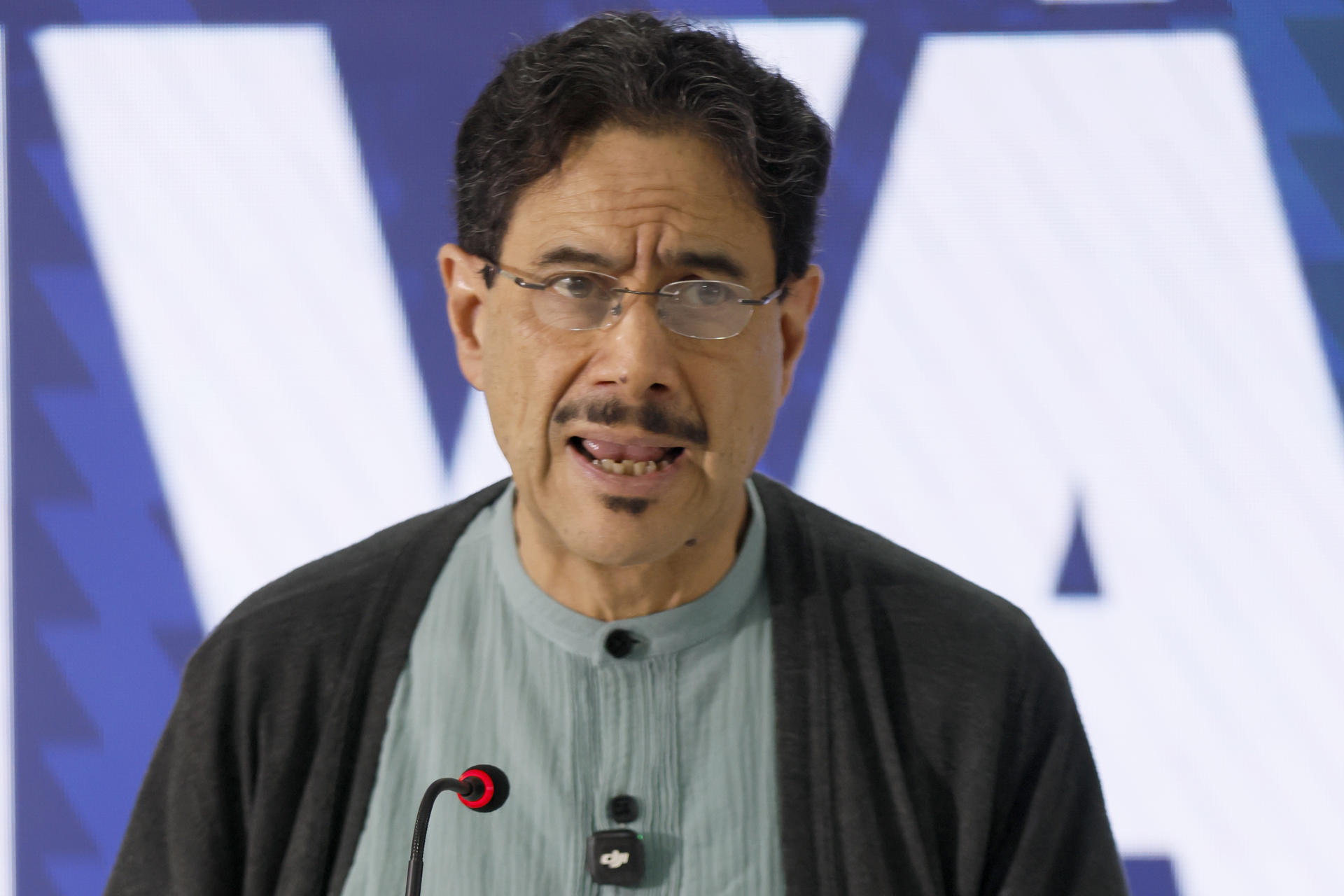 El candidato a la Presidencia de Colombia por el partido oficialista Pacto Histórico, Iván Cepeda, fue captado este 22 de junio, durante una rueda de prensa, tras la segunda vuelta de las elecciones presidenciales, en Bogotá (Colombia). EFE/Carlos Ortega
