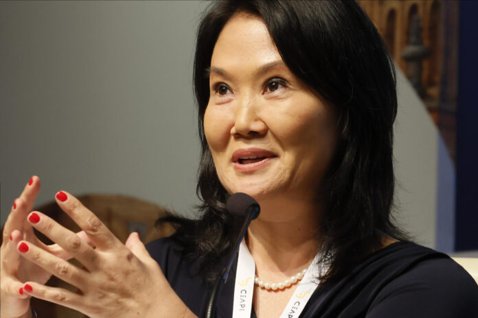 Fotografía de archivo de la candidata a la presidencia de Perú, Keiko Fujimori, durante una entrevista con EFE, en Sevilla (España). EFE/José Manuel Vidal
