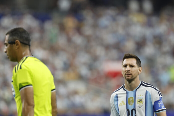 Lionel Messimarca en el partido del Mundial 2026 entre Argentina y Austria, este lunes en Arlington, Texas. . EFE/EPA/JEFFREY MCWHORTER
