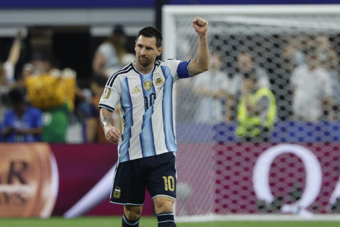 El delantero de Argentina Lionel Messi celebra su gol 17 en los Mundiales, lo que lo convierte en máximo anotador del torneo en 96 años de disputa. EFE/Mariscal
