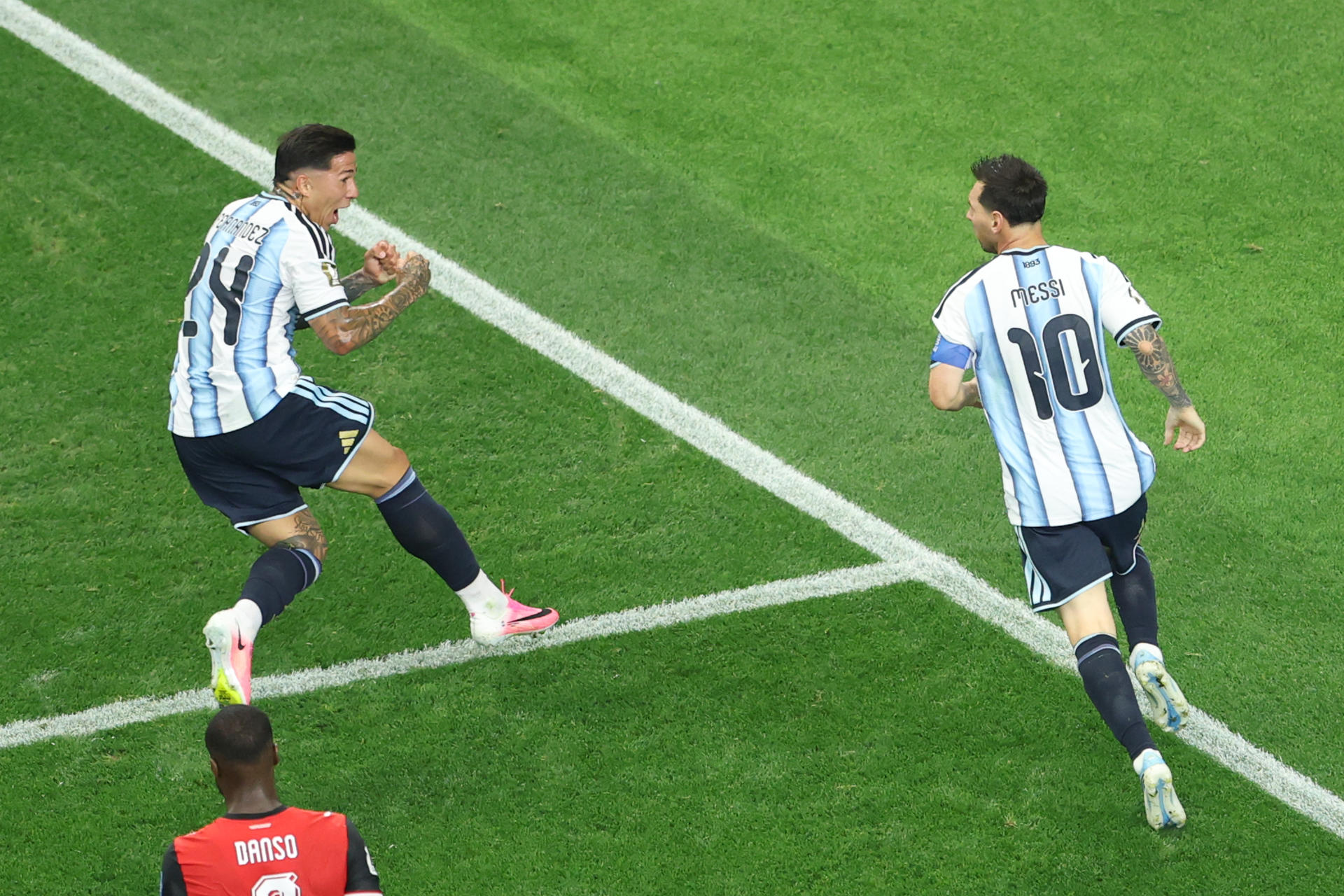 El delantero de Argentina Leo Messi celebra el gol conseguido ante Austria en el partido del Mundial 2026. EFE/Carlos Ramírez