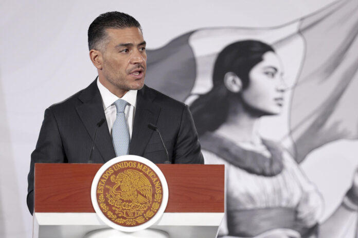 El secretario de Seguridad y Protección Ciudadana (SSPC) de México, Omar García Harfuch, habla durante una rueda de prensa en el Palacio Nacional de la Ciudad de México (México). Imagen de archivo. EFE/José Méndez
