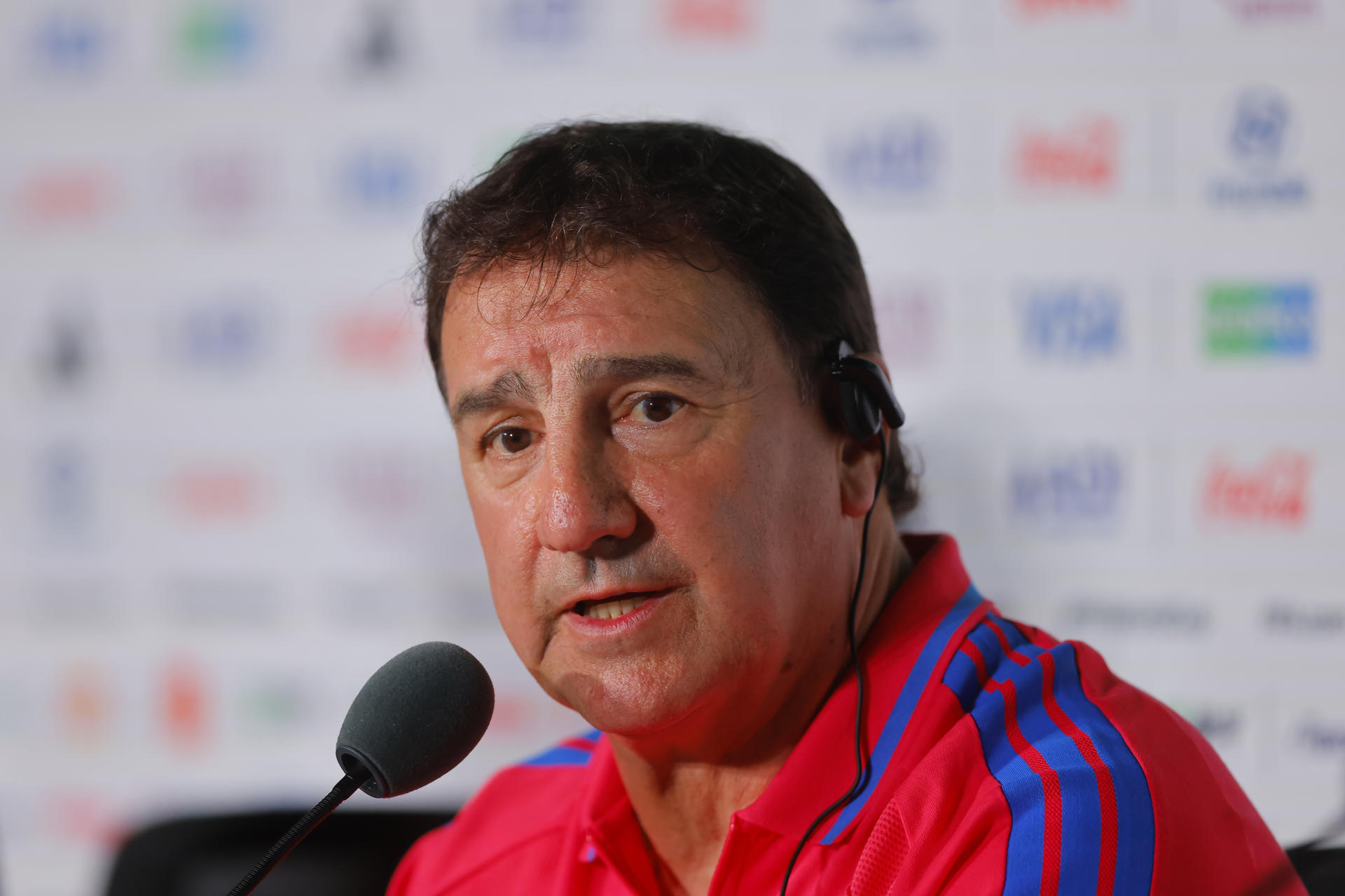 El seleccionador de Colombia, Nestor Lorenzo, dijo durante una rueda de prensa este lunes que el Congo es un equipo peligroso en el contraataque. EFE/ Francisco Guasco