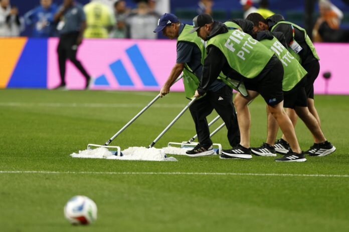 El partido del Mundial 2026 entre Francia e Irak en Filadelfia se reanudó tras más de dos horas de interrupción. EFE/EPA/WILL OLIVER
