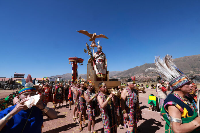 Personas participan en la obra musical 'Llactaman Kutiriq Raymi 2026', en Cusco (Perú). EFE/ Ministerio de Justicia y Derechos Humanos
