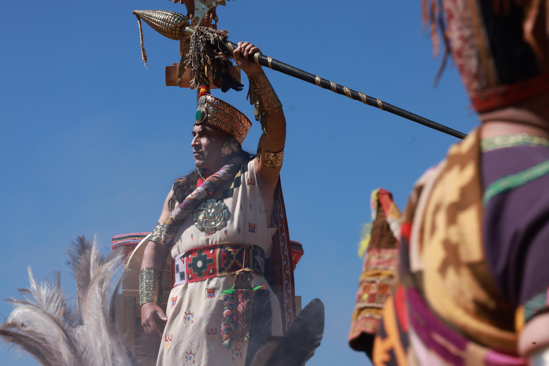 Una persona participa en la obra musical 'Llactaman Kutiriq Raymi 2026', en Cusco (Perú). EFE/ Ministerio de Justicia y Derechos Humanos

