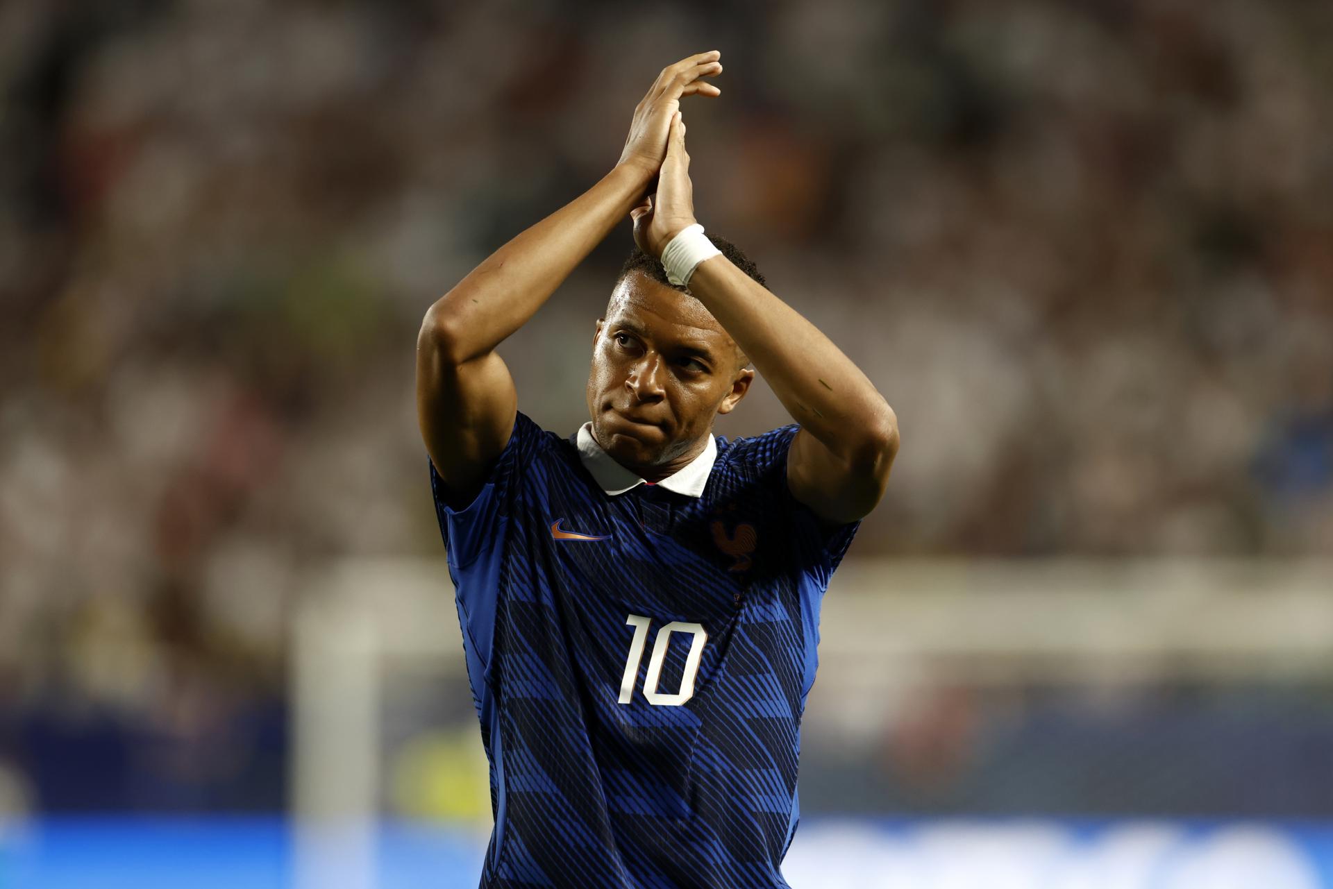 Kylian Mbappe sigue tras el rastro de Lionel Messi. (Francia, Filadelfia) EFE/EPA/WILL OLIVER
