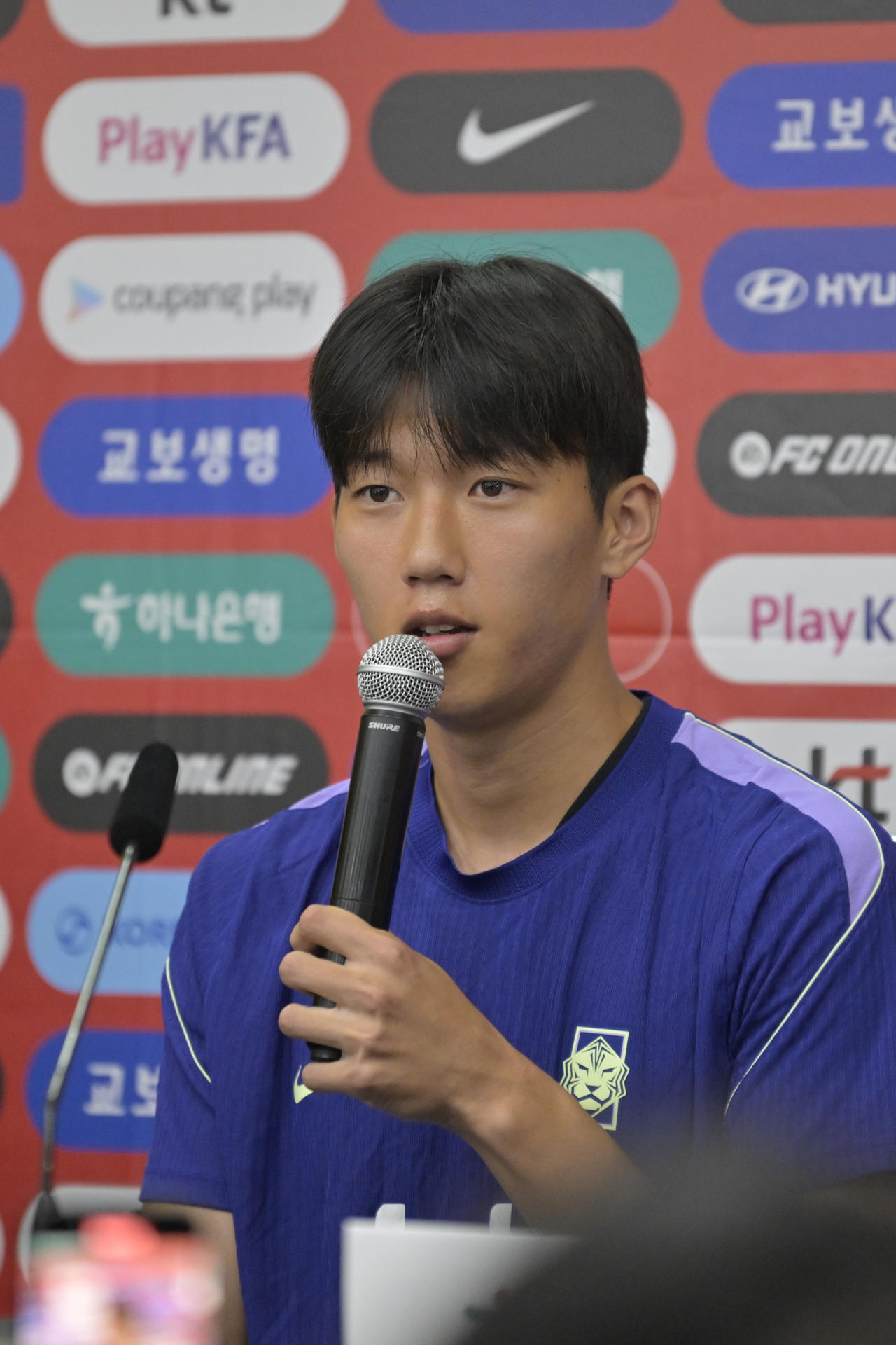 El jugador de Corea del Sur, Lee Han-Beom, en rueda de prensa este lunes en Monterrey, México. EFE/Miguel Sierra
