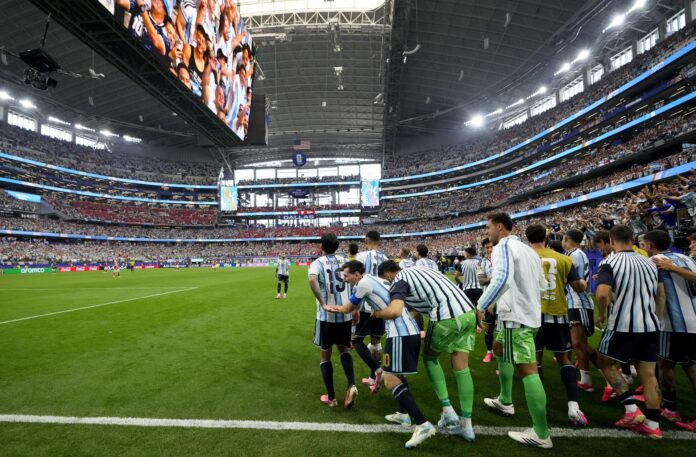 Lionel Messi celebra su segundo gol en Dallas, USA. EFE/EPA/JEFFREY MCWHORTER
