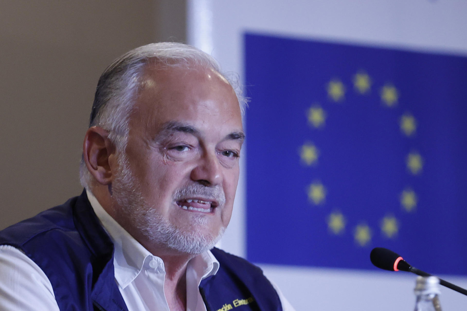 El jefe de la Misión de Observación Electoral de la Unión Europea (MOE/UE) en Colombia 2026, Esteban González Pons (c), habla este 23 de junio de 2026, en Bogotá (Colombia). EFE/ Mauricio Dueñas Castañeda

