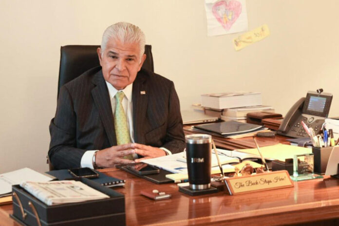 Captura de pantalla de un video cedido por el Gobierno de Panamá que muestra al presidente de Panamá, José Raúl Mulino, posando este martes en Ciudad de Panamá (Panamá). EFE/ Captura de Pantalla/ Gobierno de Panamá
