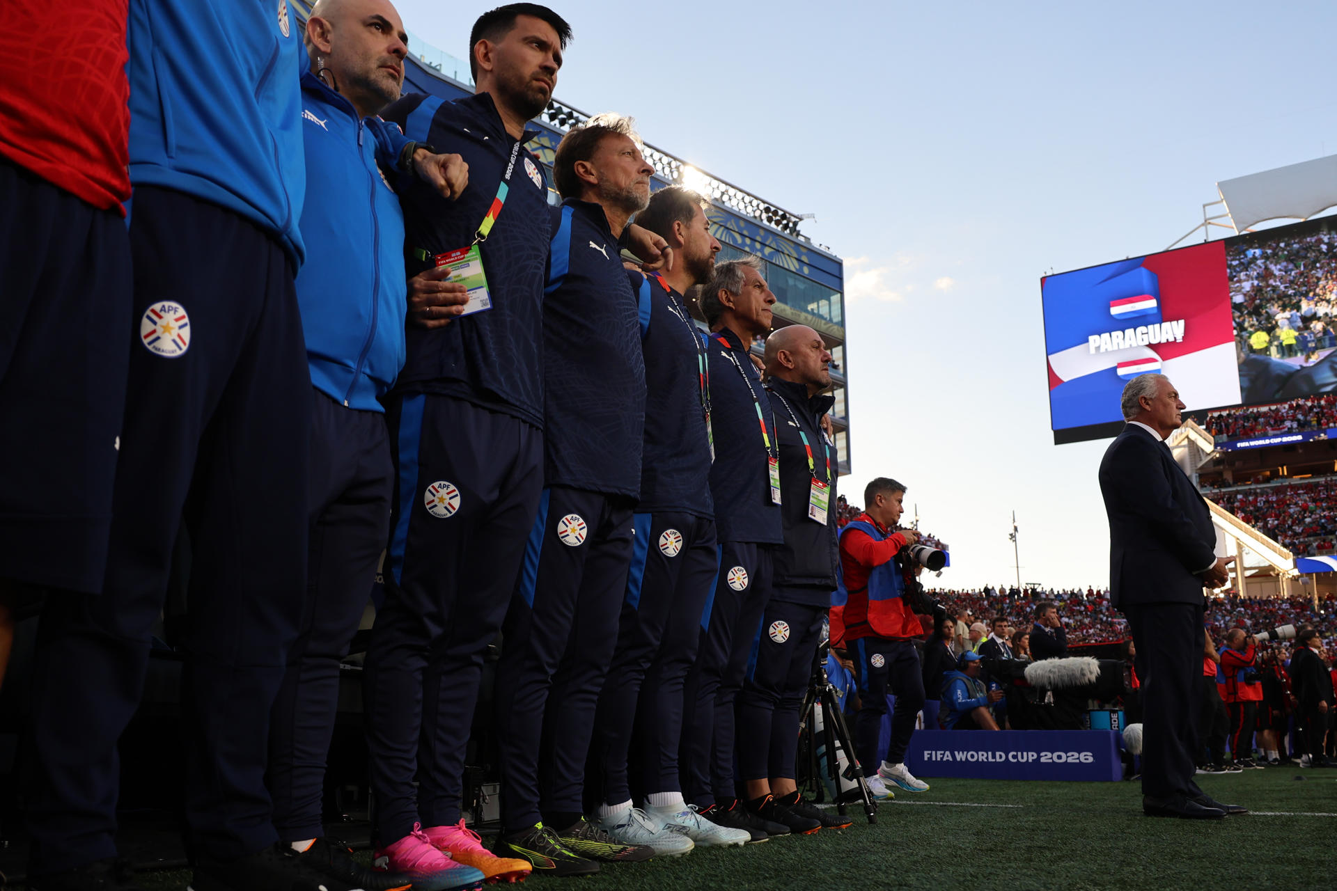 El seleccionador de Paraguay Gustavo Alfaro durante el partido del grupo D del Mundial de la FIFA 2026 entre Turquía y Paraguay. EFE/ Miguel Gutiérrez
